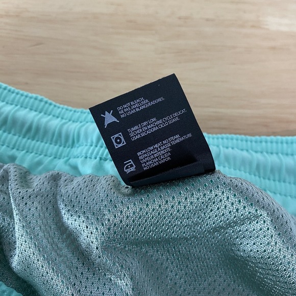 Huk Swim Trunks Men's Size XXL Lined Elastic Waist 6" Inseam Beach Fishing - Picture 9 of 11